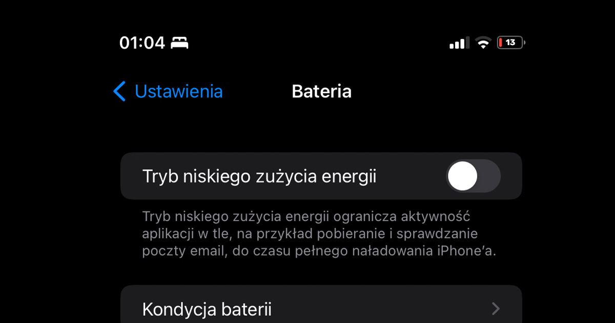 Jak wyświetlić procent naładowania baterii na pasku statusu w iOS?