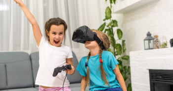 Jak wybrać gry komputerowe i konsolowe odpowiednie dla dzieci?