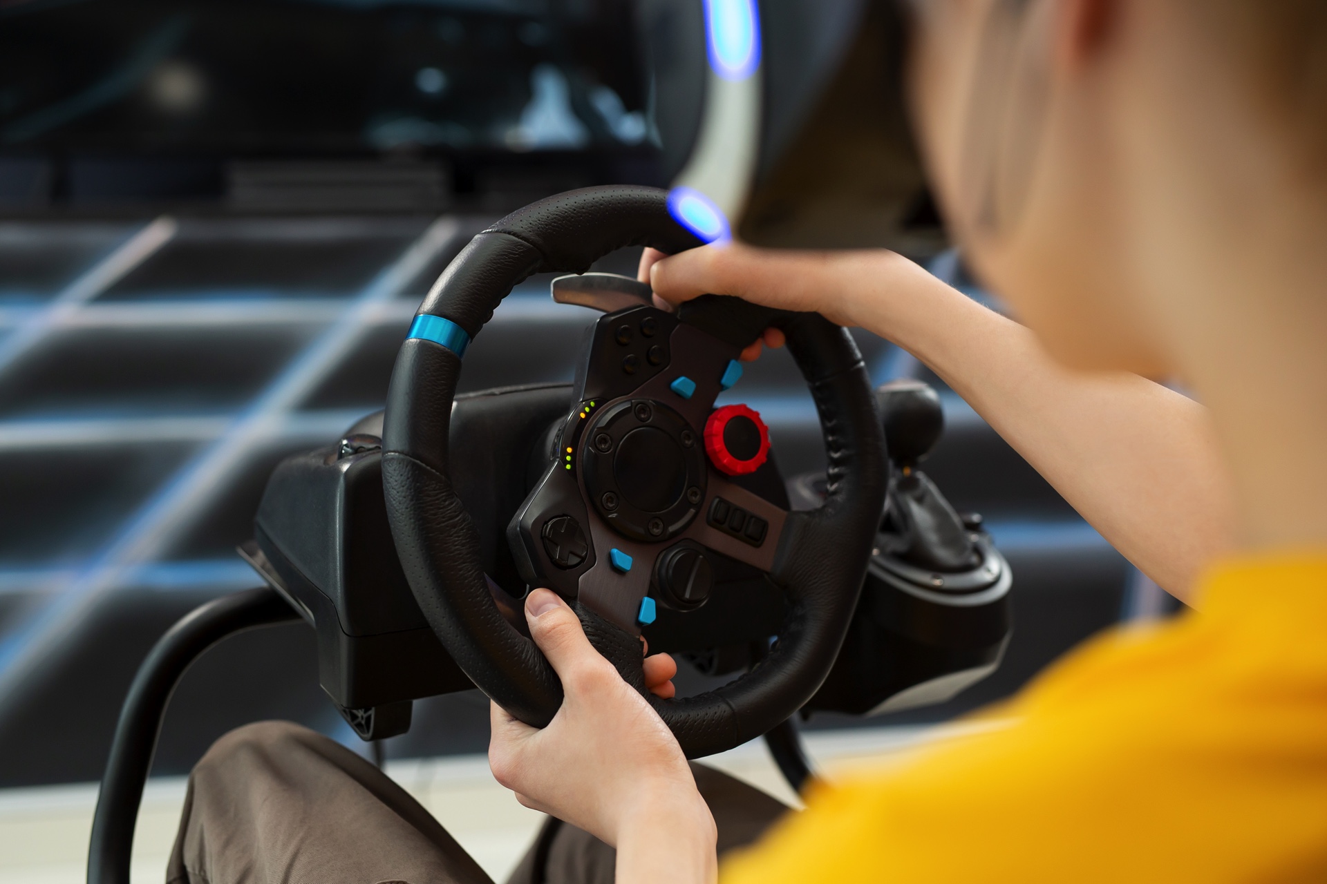 Czy warto kupić kierownicę do grania na konsoli?