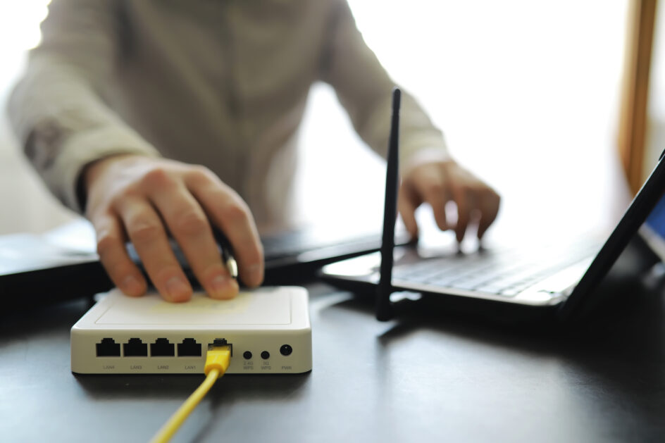 Czy warto wymienić router od operatora na własny?