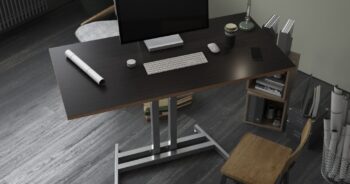 Wybierz komfort pracy — oferta biurek regulowanych w Fly-Desk